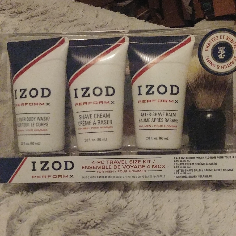 COPY - NWT  IZOD 4-pc travel size kit for men , never been opened